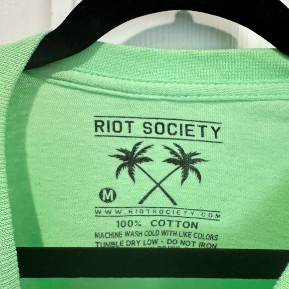 Riot Society Men T-Shirt Medium Green Teddy Bear Logo Graphic Pineapple Fill Tee - Picture 3 of 7